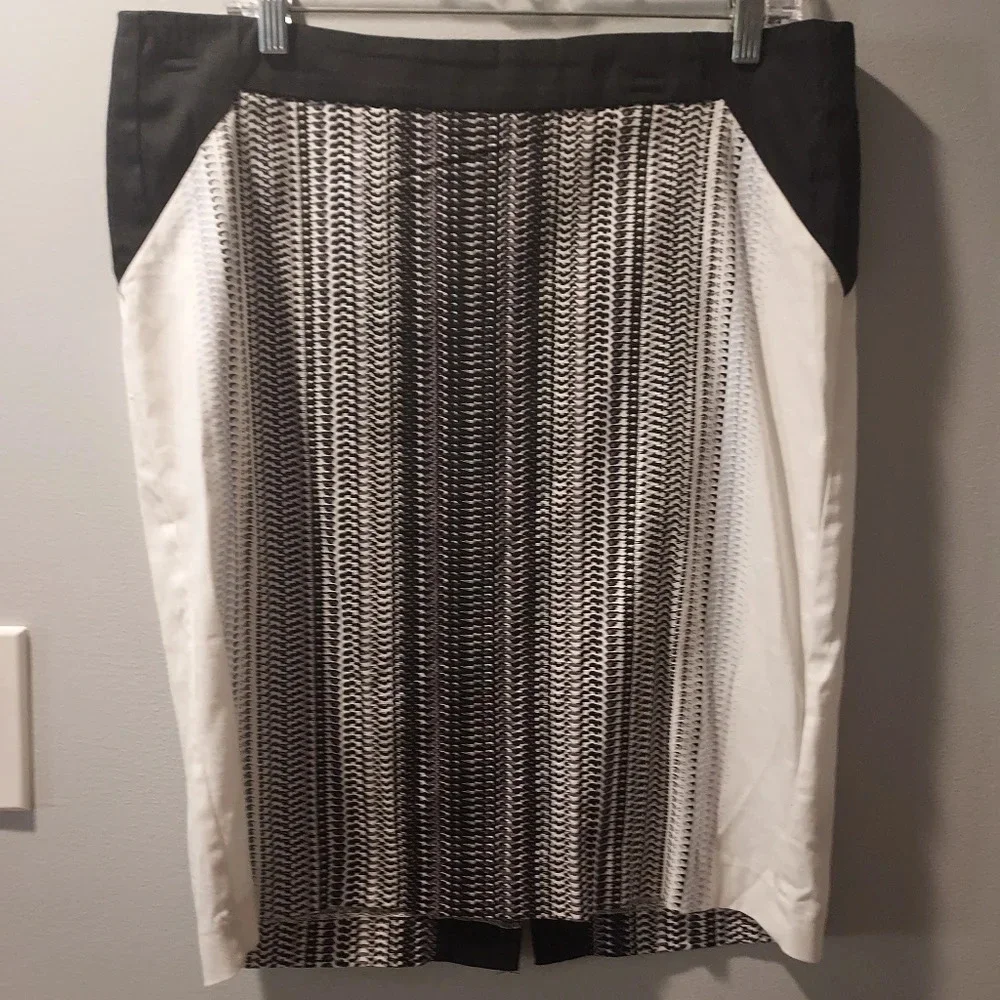 eci New York Black and White Printed Pencil Skirt in Size 14